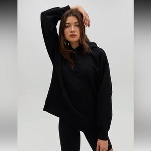 New With Tags Aritzia TNA heavyweight extra fleece boyfriend hoodie in black